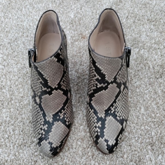 1.State animal print wedge booties - Picture 4 of 12